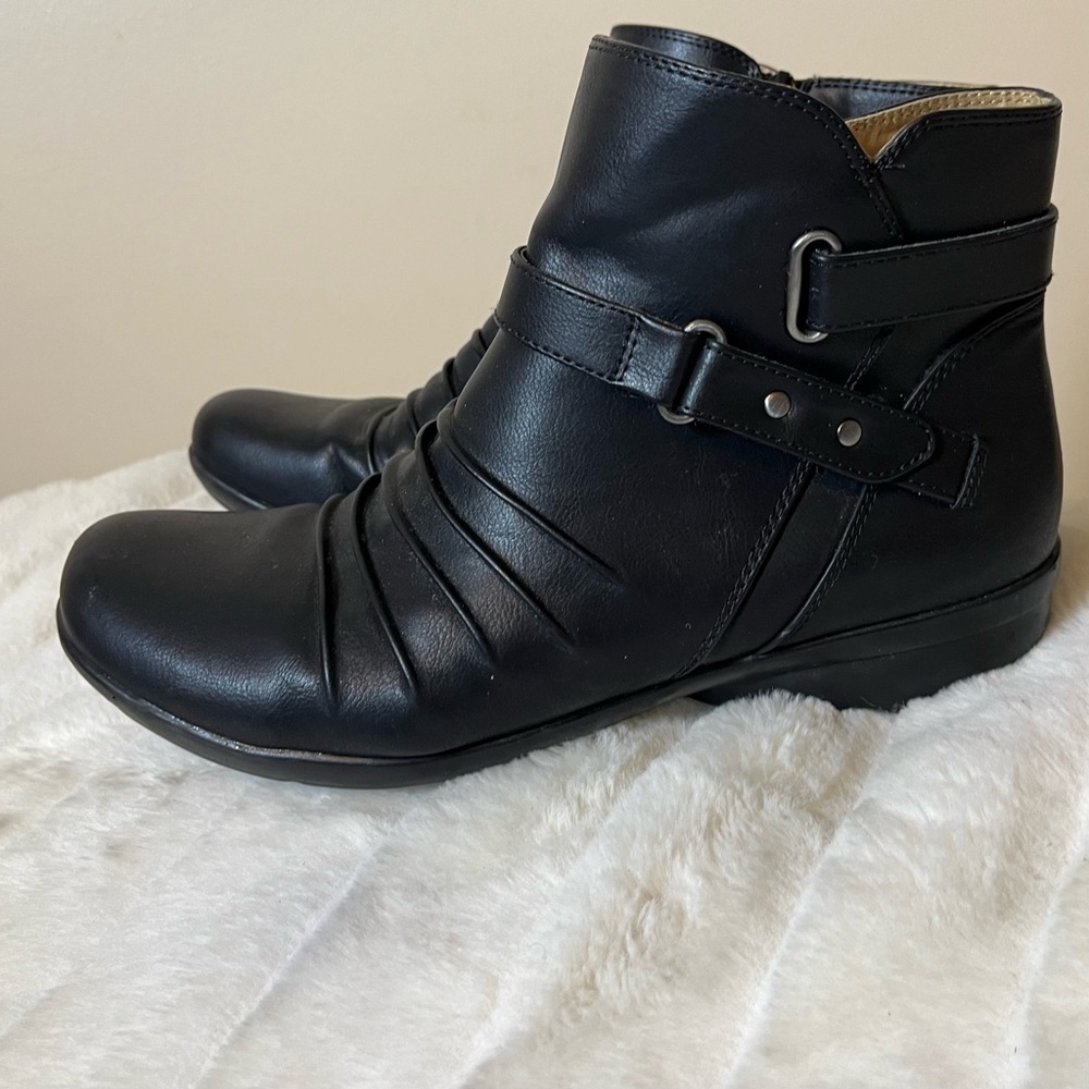 Naturalizer Cora 8.5M Black Faux Leather Side Zip Pleat Fall Winter Booties Goth